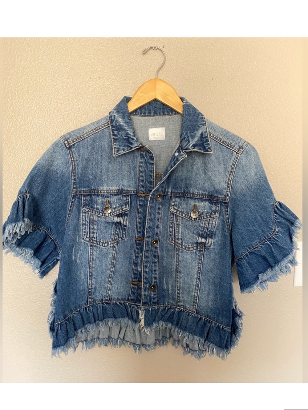 Abound Distressed Short Sleeve Denim Jacket with Ruffle Raw Hems Size XS EUC